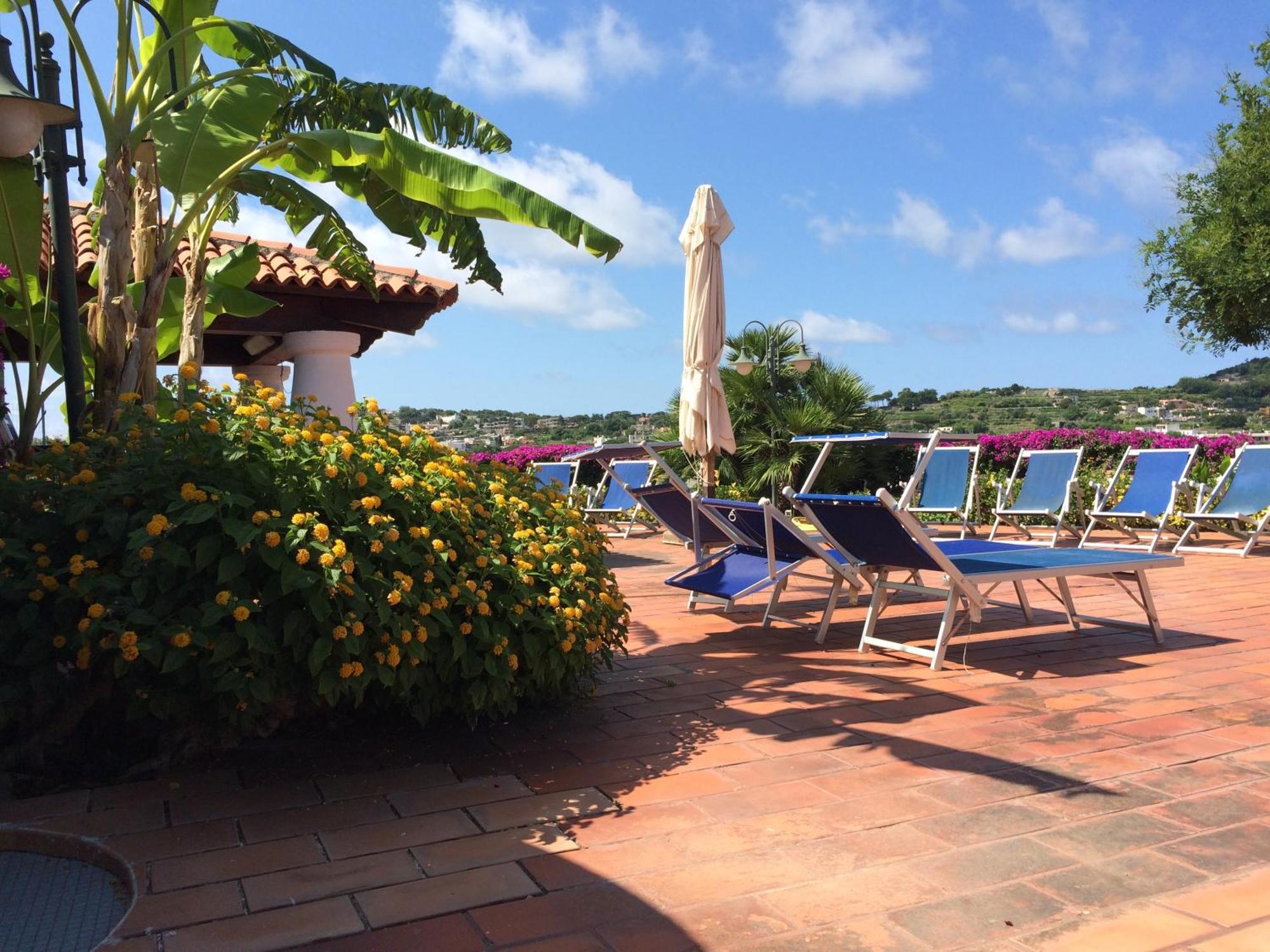 Villetta Con Giardino Esclusivo Di 1000 Mq, Piscina, Tennis, Calcio, Bocce Forio  Ngoại thất bức ảnh